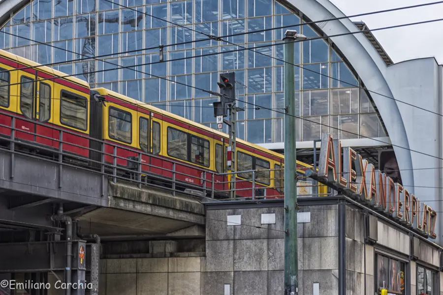 Pantalla de celular mostrando la instalación del eSIM para Japón antes de salir de Chile